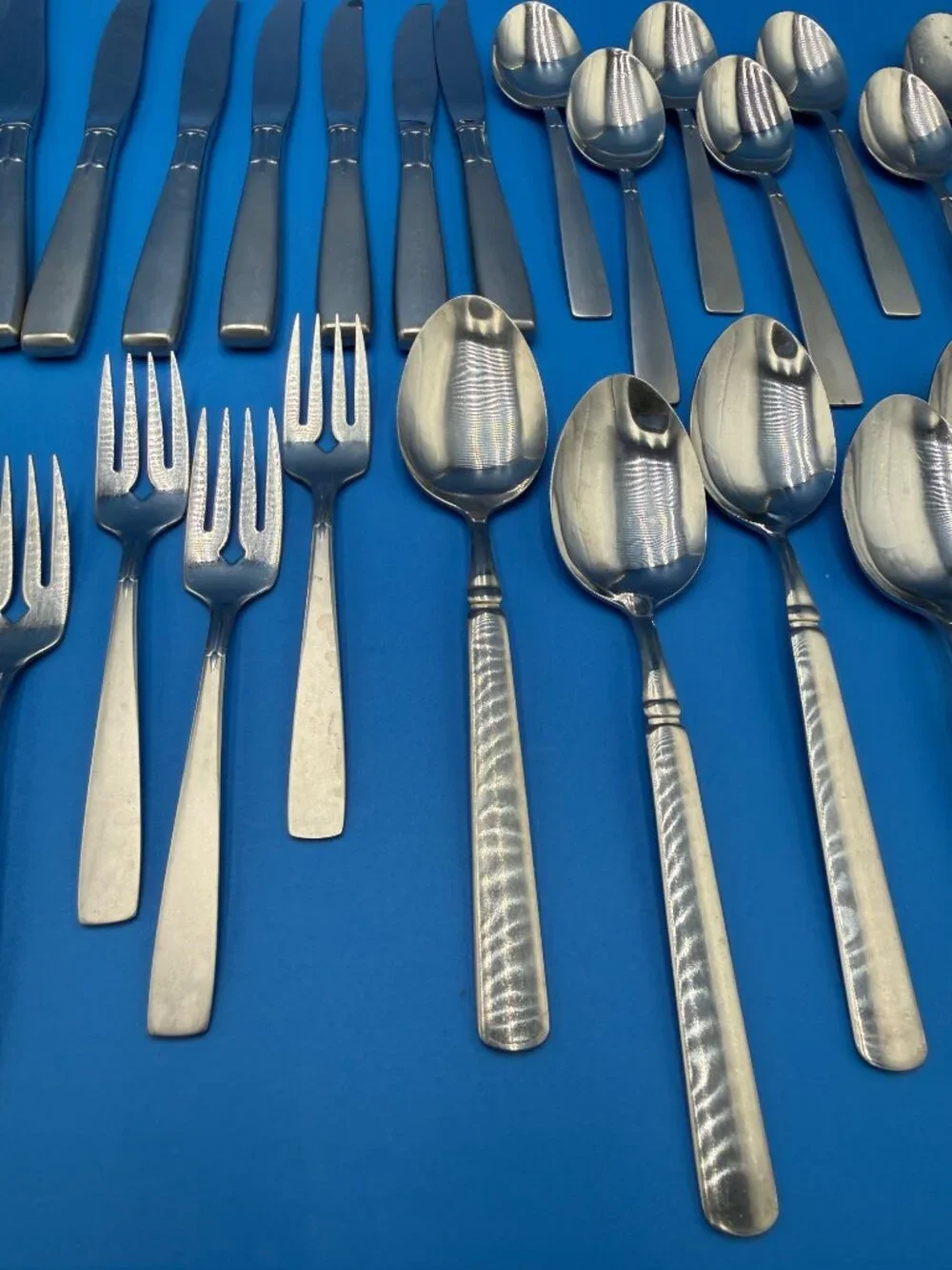 Oneida Satin Accent Flatware Set Spoons Forks Knives 43 Pc Set